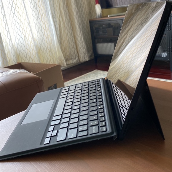 Dell latitude,12.3 screen size,Windows 11,Touchscreen,256GB,Wifi-cellular - Picture 2 of 9